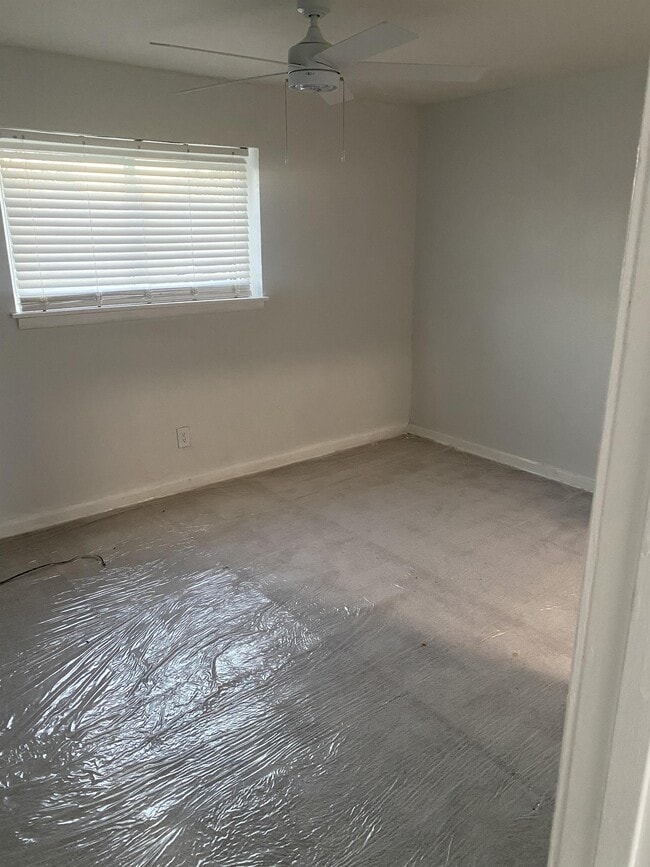 Building Photo - 213 Camelot Dr