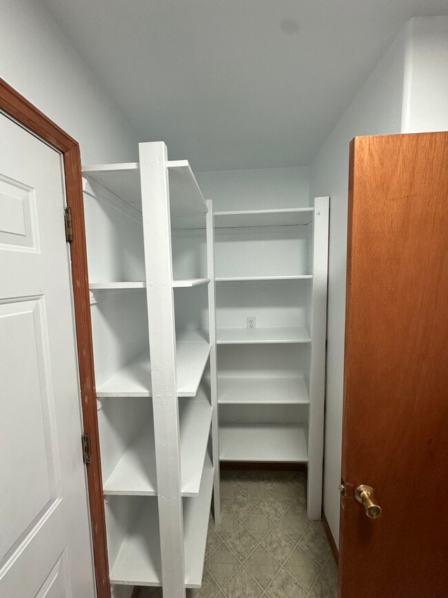 Building Photo - 1139 Laurel Ct