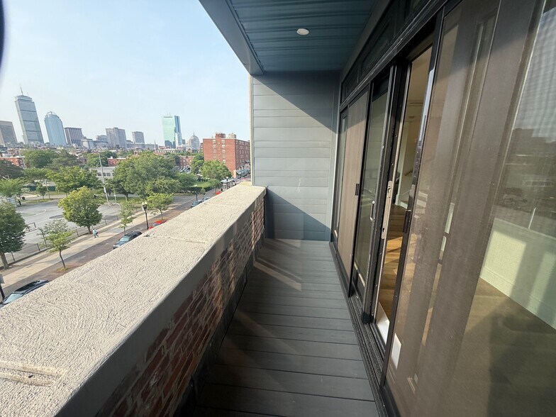 Building Photo - 1948 Washington St