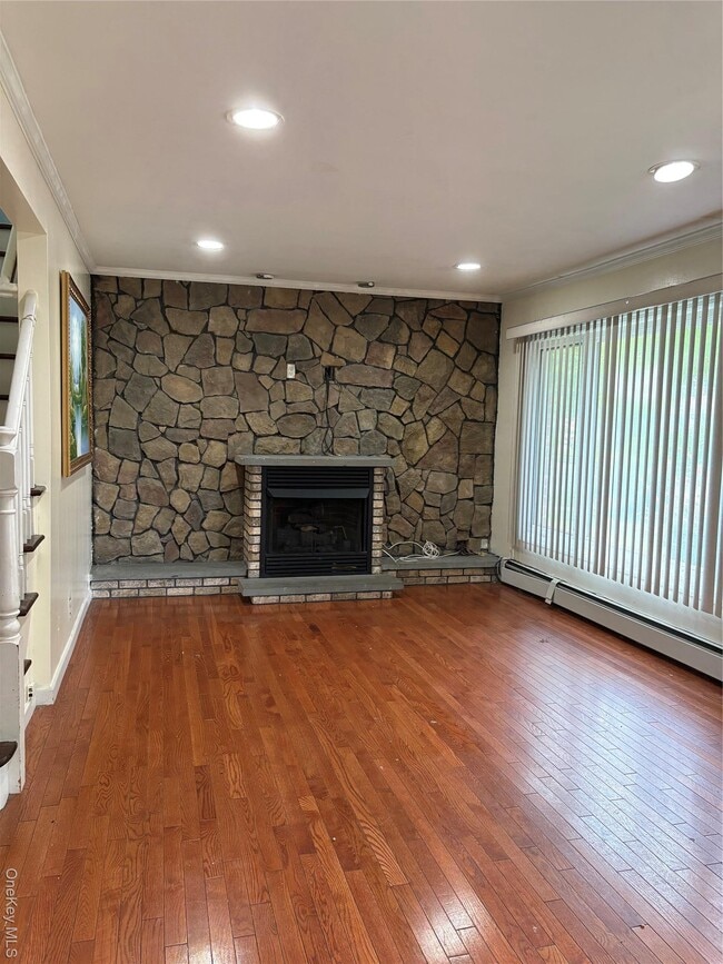 Building Photo - 1702 Aladdin Ave