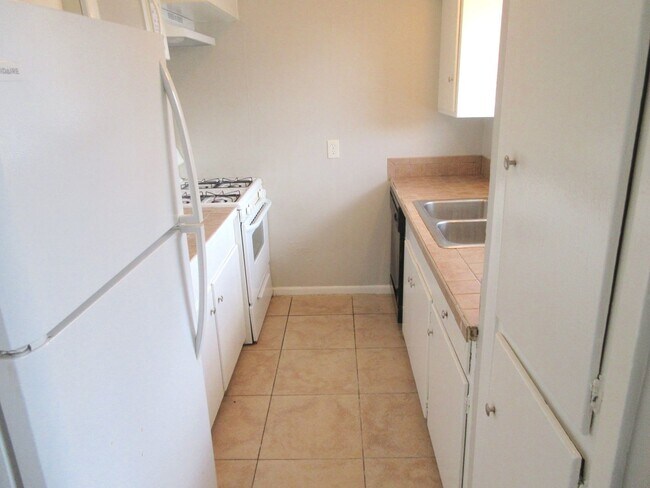 Building Photo - Spring Branch Condo  ALL BILLS PAID!