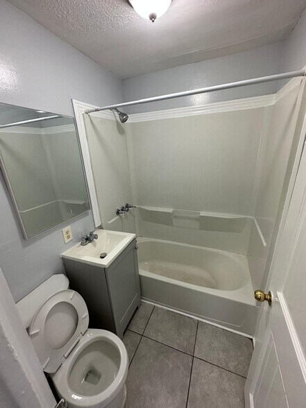 Building Photo - 1528 Mount Herman St