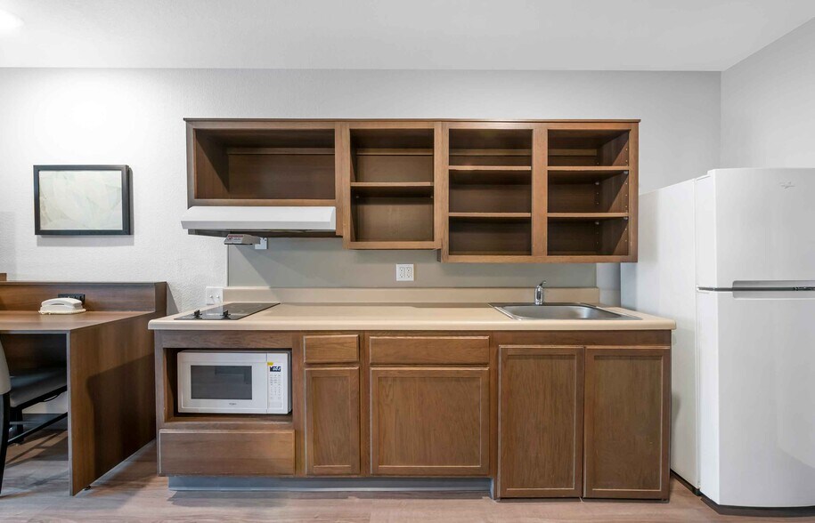 Building Photo - Furnished Studio-Melbourne - West Melbourne
