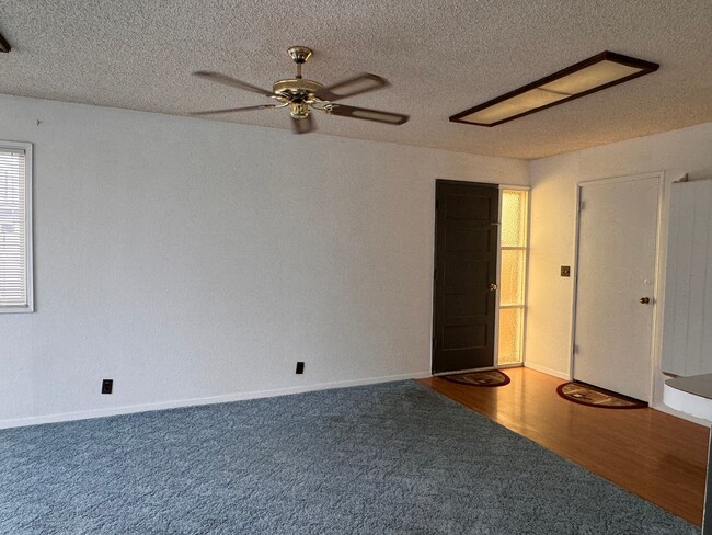 Building Photo - Large 3 br 1 ba charming home
