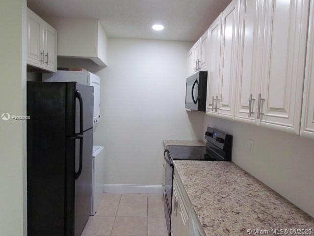 Building Photo - 2630 Riverside Dr