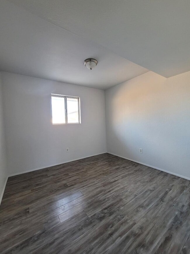 Building Photo - 3030 S Rainbow Ave