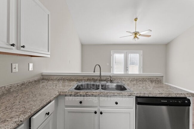 Building Photo - 412 John Sutherland Dr