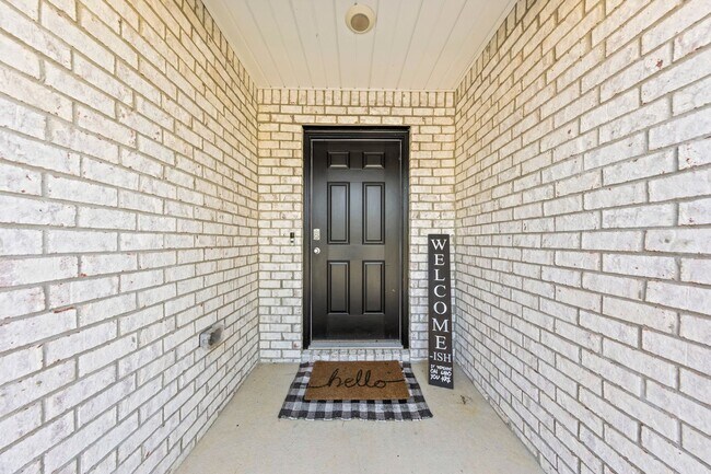 Building Photo - 6705 Sarah Ann Way