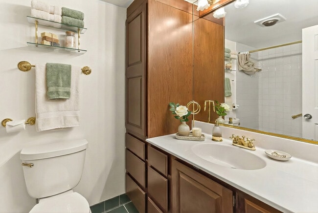 Building Photo - Martha Custis 319_