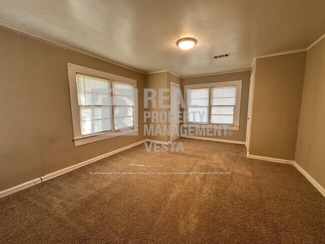 Building Photo - 3346 Shaw Dr