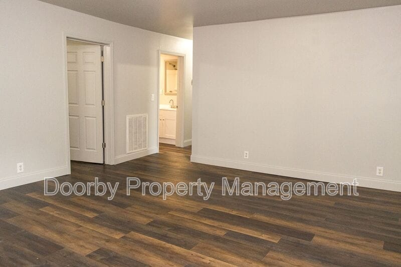 Building Photo - 512 Deck Dr