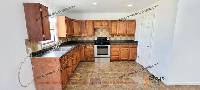 Building Photo - Martin Rd 2 Bedroom 1 Bath