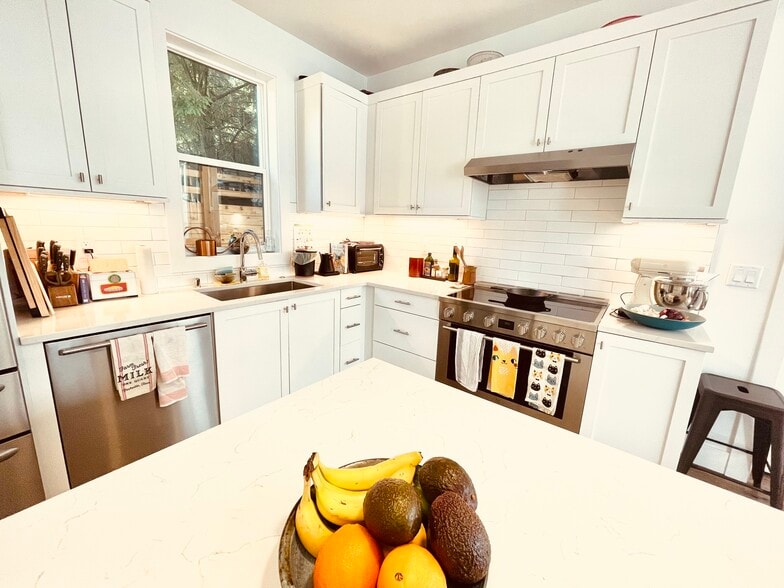 Kitchen w/induction stovetop - 4127 40th Ave SW