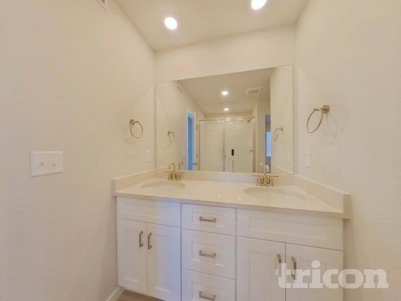 Building Photo - 2214 Flower Blossom Ave