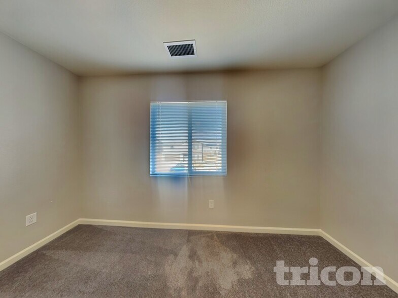 Building Photo - 8948 Elk Ravine Dr