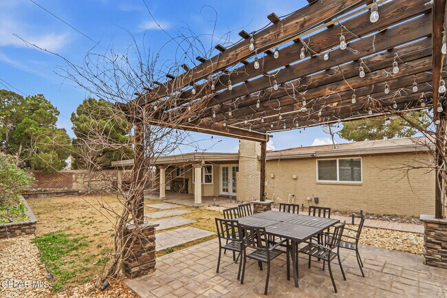 Building Photo - 10164 Dunbarton Dr