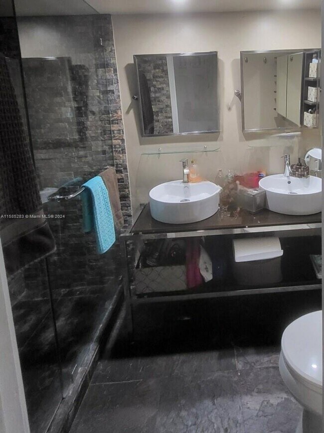 Building Photo - 2750 Northeast 183rd Street Apt #1904, Ave...