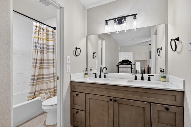 Building Photo - 9514 Marblemount Dr
