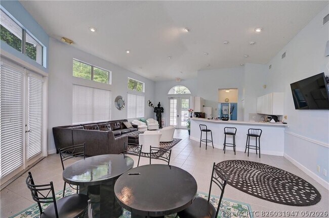 Building Photo - 8171 Hampton Wood Dr