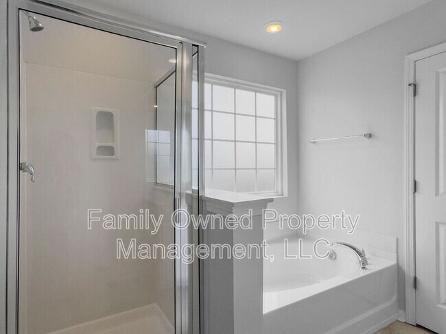 Building Photo - 209 Firewheel Ct