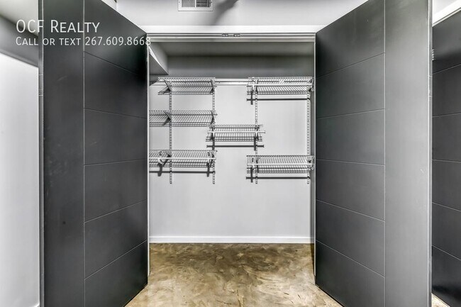 Building Photo - 4800 Brown St