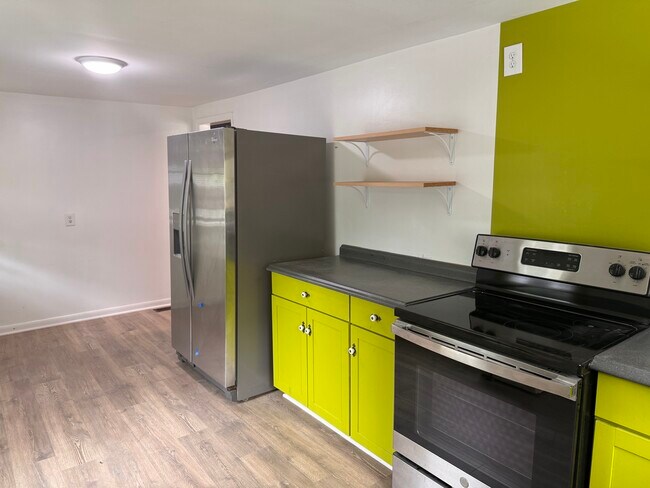 Building Photo - 604 Elmira Ave