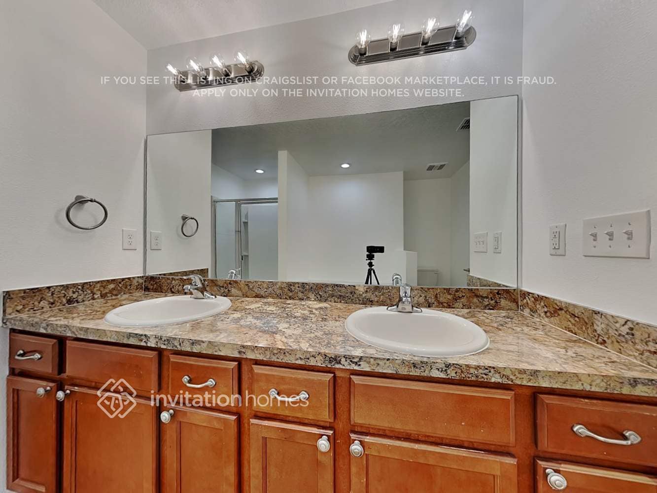 Building Photo - 11833 Thicket Wood Dr