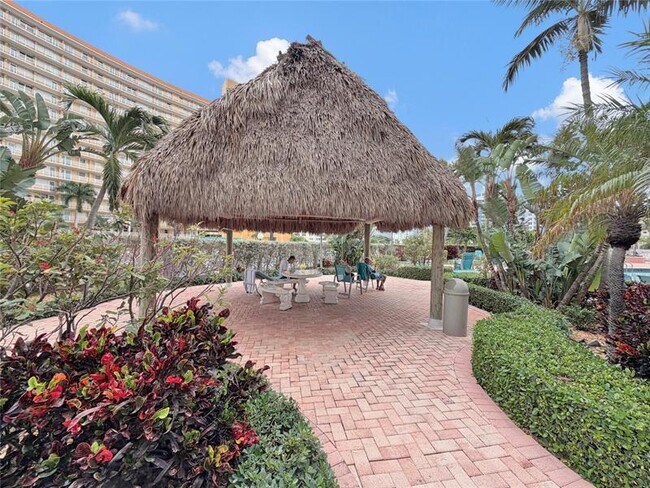 Building Photo - 405 N Ocean Blvd