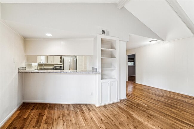 Building Photo - 5312 Buffalo Speedway