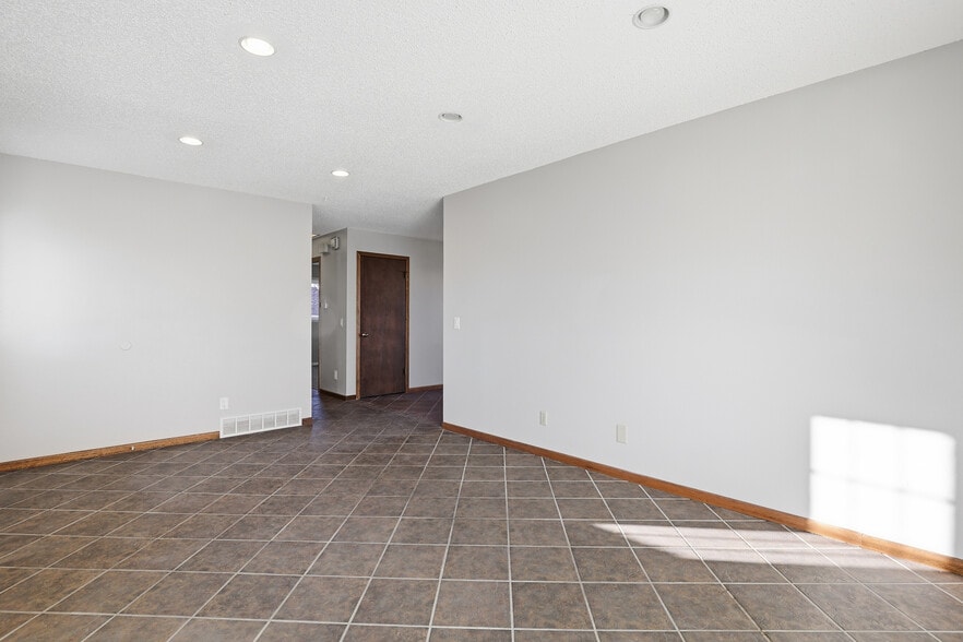 Building Photo - 1731 Sharp Dr