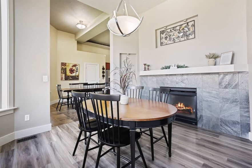 Building Photo - 5327 N Red Hills Pl