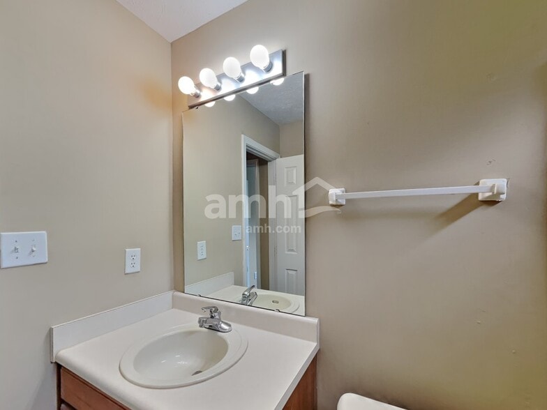 Building Photo - 12985 Sweet Briar Pky