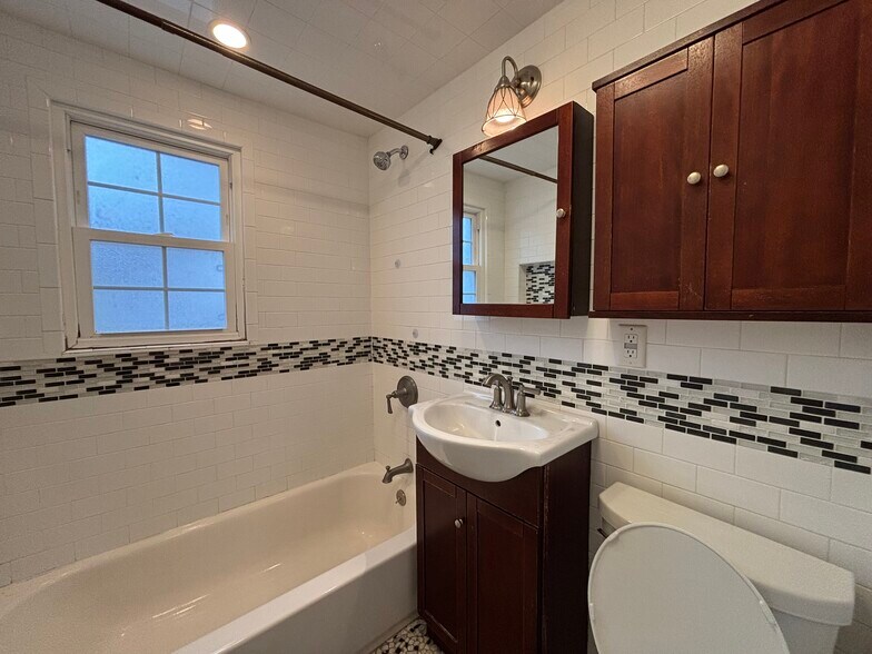 Building Photo - 1103 Stone St