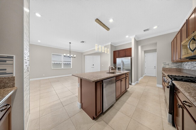 Building Photo - 8883 Kingsmoor Wy