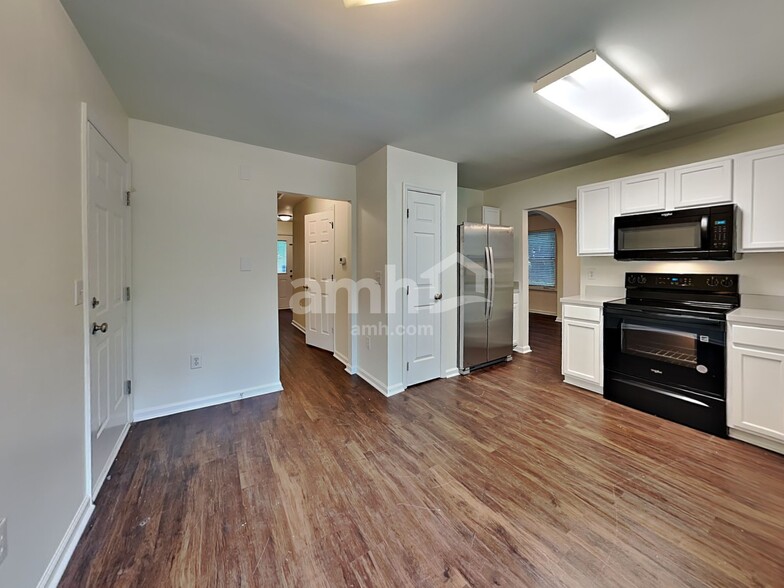 Building Photo - 4401 Cobble Creek Ln