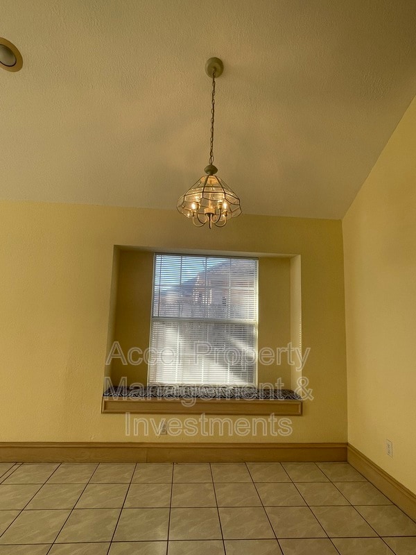 Building Photo - 512 Xanthisma Ave