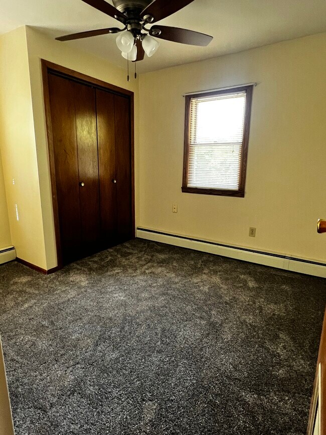 Building Photo - 700 E Sangamon Ave