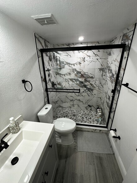 Building Photo - 2200 Howell Branch Rd