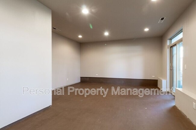 Building Photo - 3604 NE 81st Cir