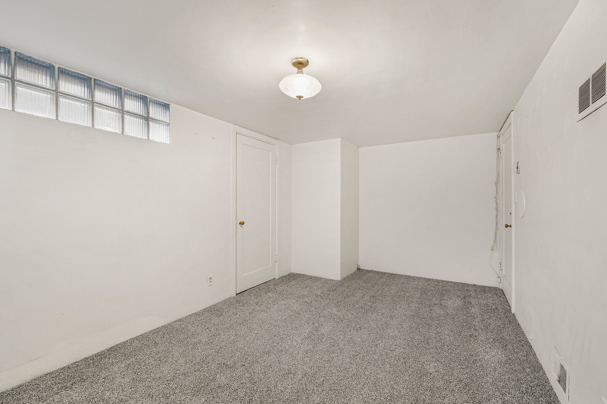 Building Photo - 225 E 2nd S