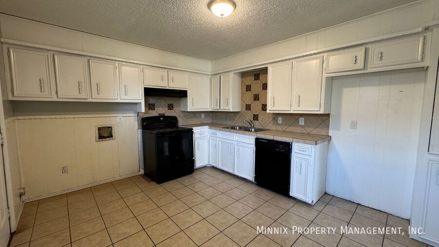 Building Photo - 2302 40th St