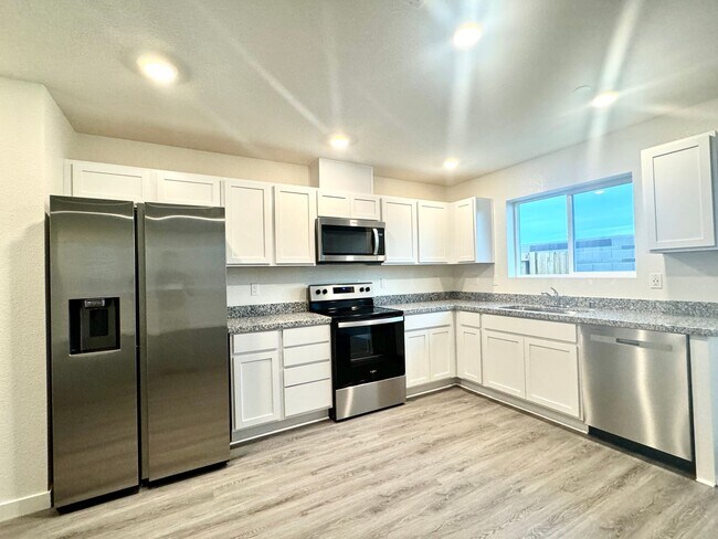 Building Photo - BRAND NEW 4 BEDROOM, 2.5 BATHS, 2 CAR GARA...
