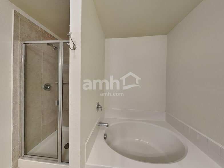 Building Photo - 4616 Beaver Creek Ave