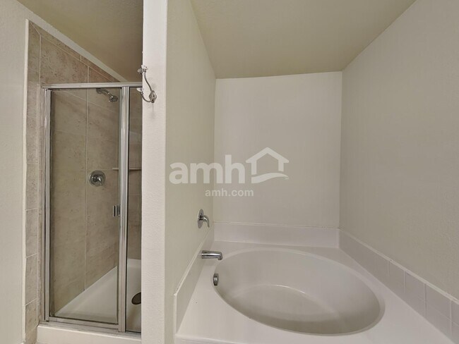 Building Photo - 4616 Beaver Creek Ave