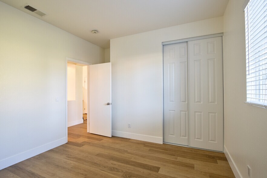 Building Photo - 36329 Capri Dr