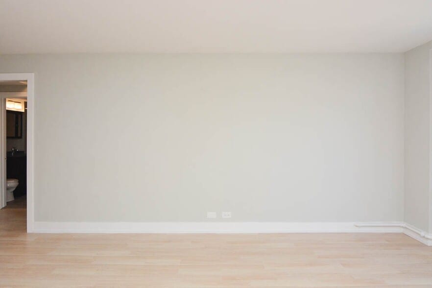 Building Photo - 450 W Wellington Ave