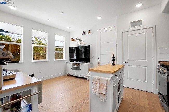 Building Photo - 29438 Urbia Way