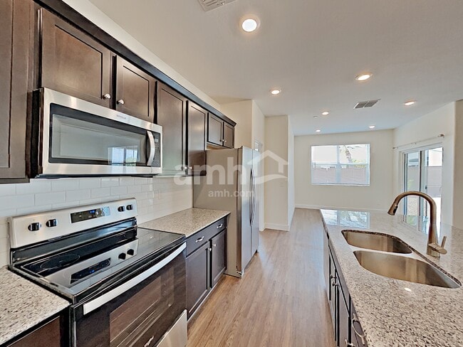 Building Photo - 12514 N 60th Ave