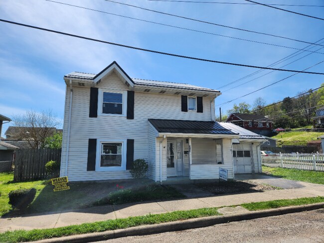 Building Photo - 720 38th St