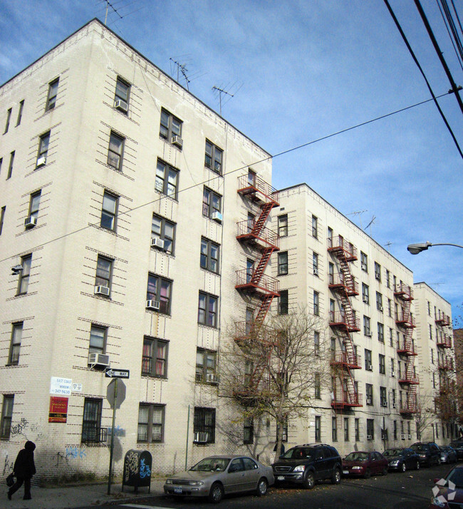 Building Photo - 3905 Carpenter Ave